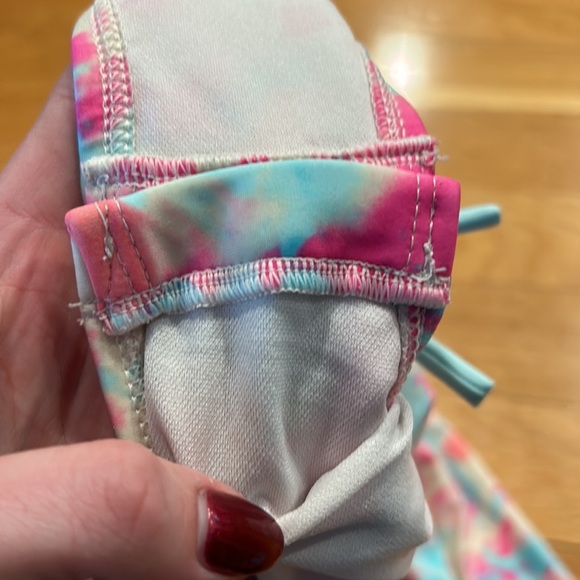 Cat and jack 4 t girl one piece swim suit. Good condition - Picture 3 of 3